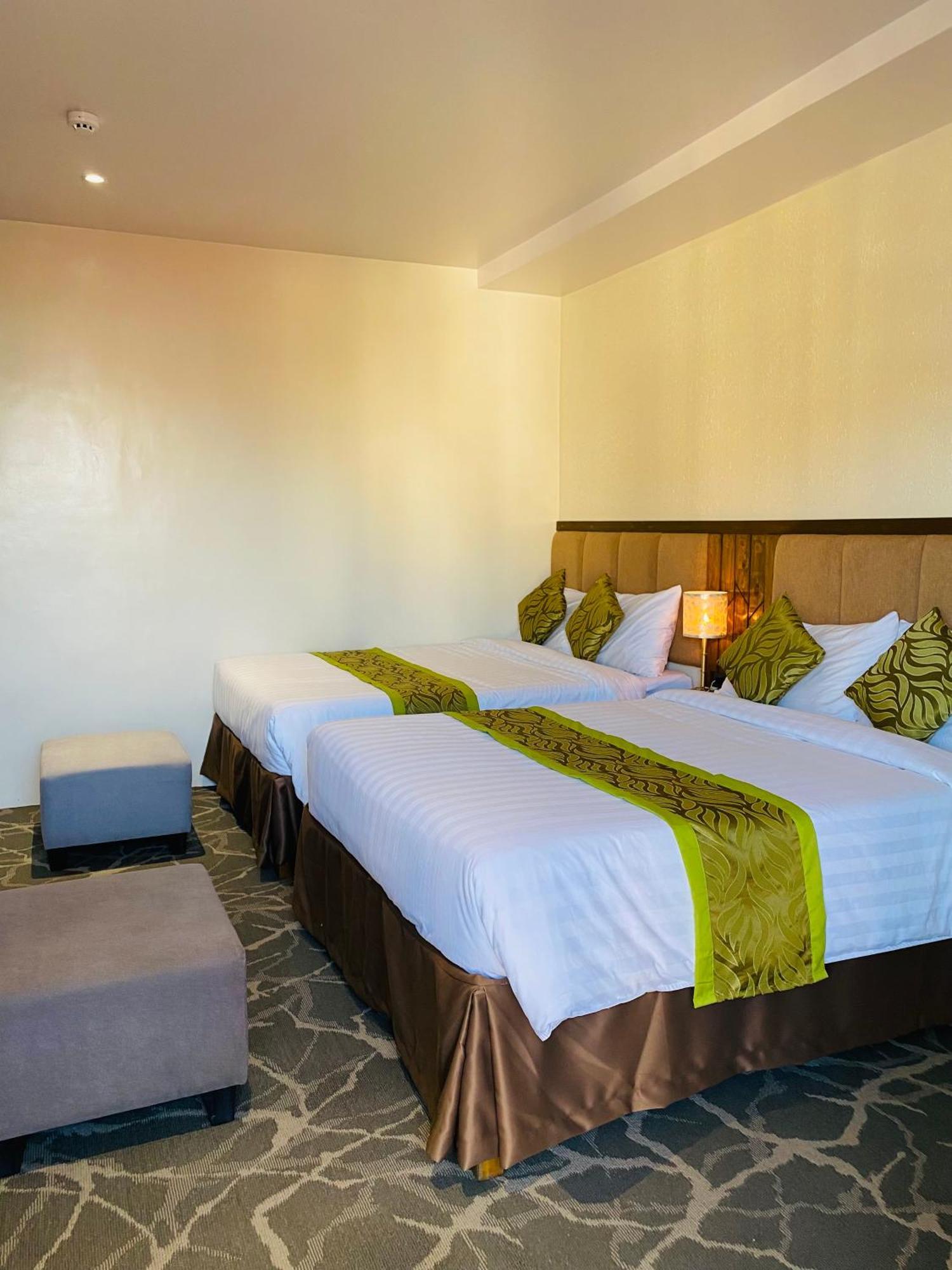 Maxi Hotel And Event Center ตักบีลารัน ซิตี ภายนอก รูปภาพ
