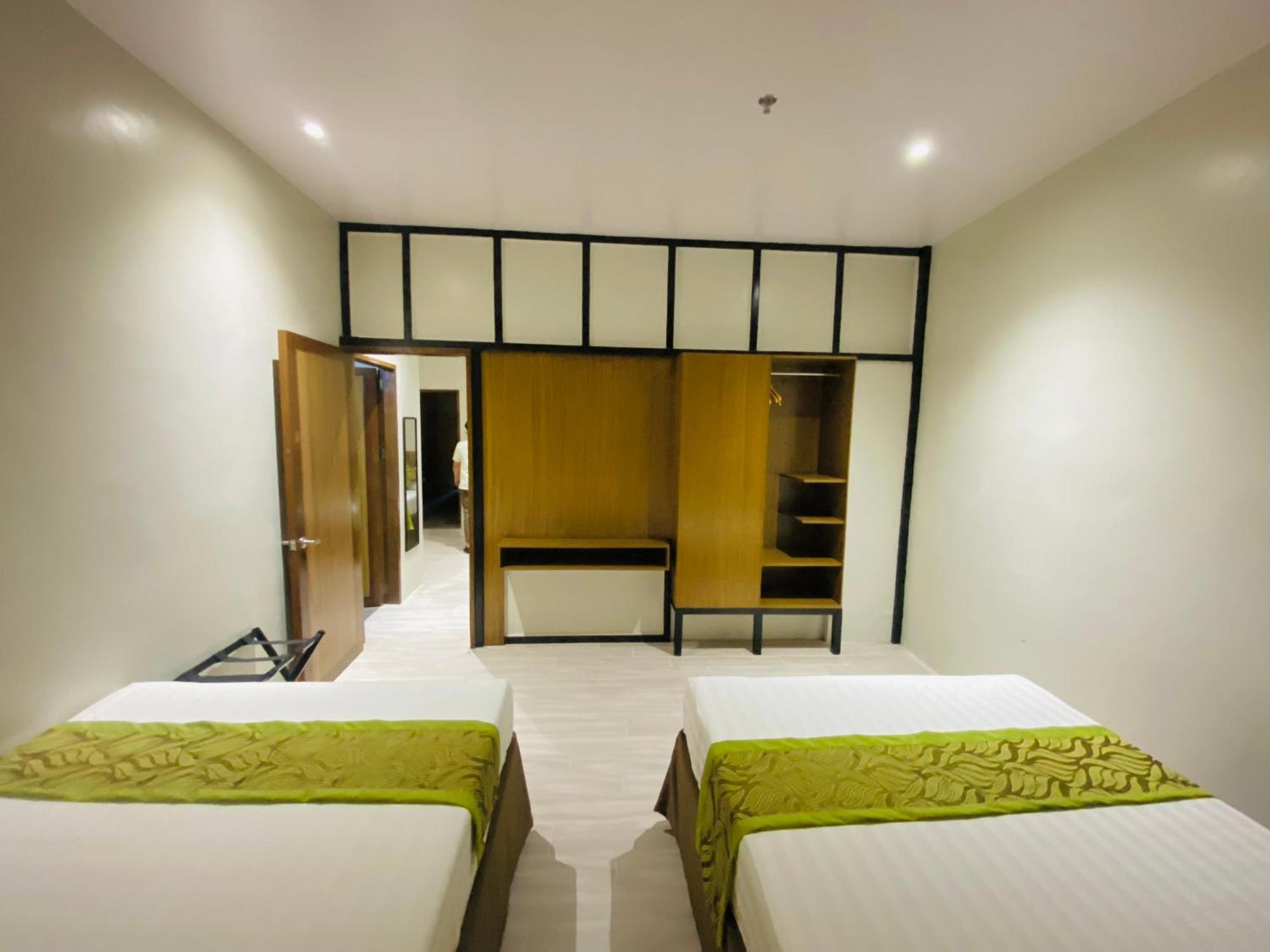 Maxi Hotel And Event Center ตักบีลารัน ซิตี ภายนอก รูปภาพ