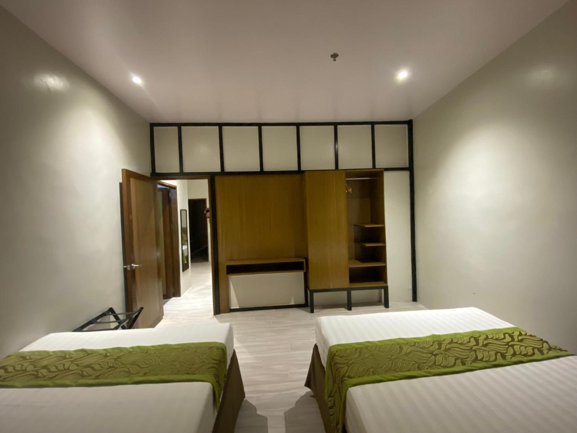 Maxi Hotel And Event Center ตักบีลารัน ซิตี ภายนอก รูปภาพ