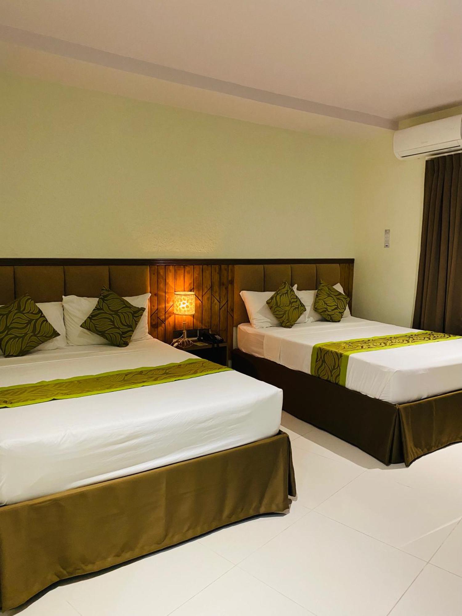 Maxi Hotel And Event Center ตักบีลารัน ซิตี ภายนอก รูปภาพ