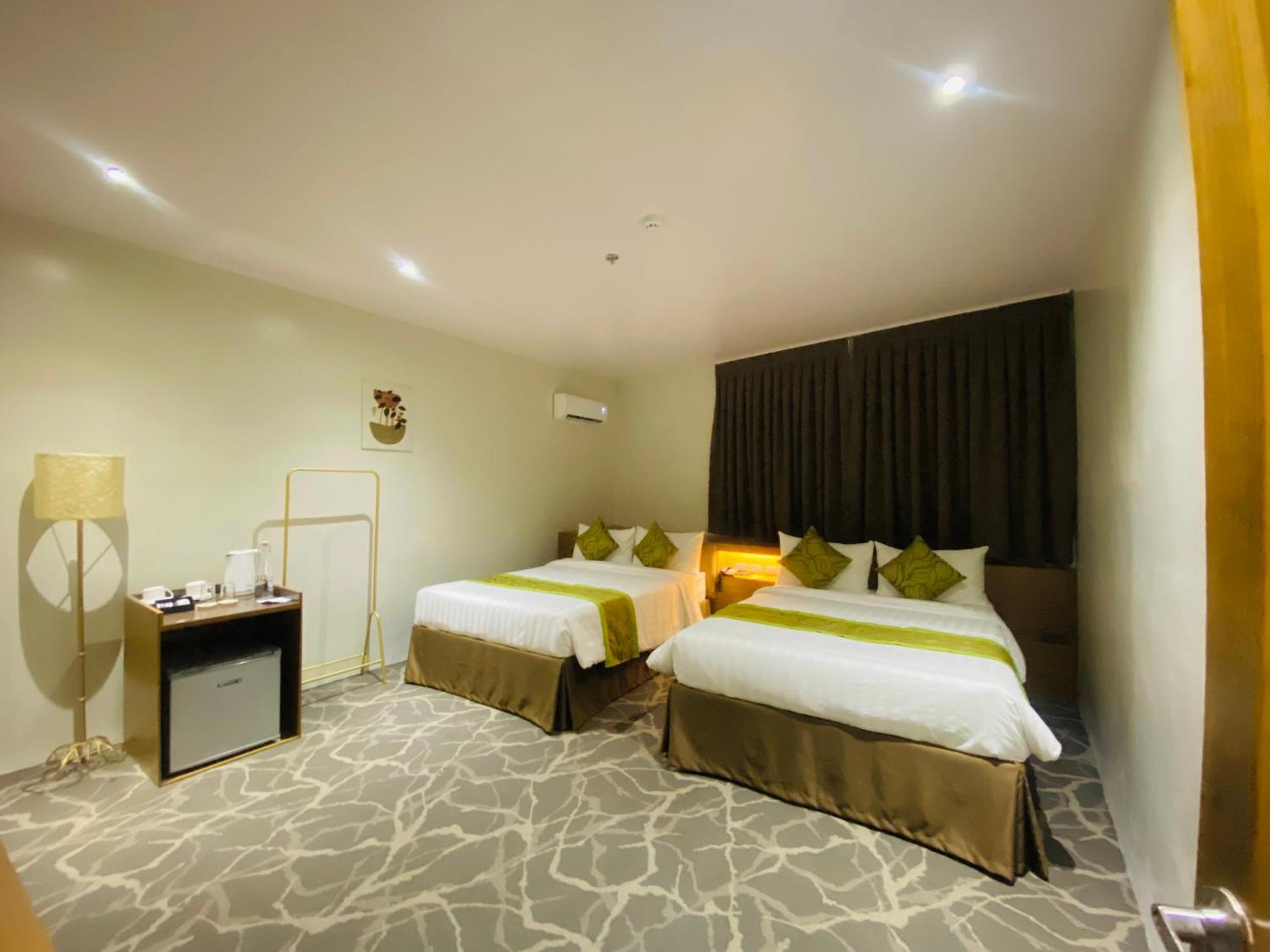 Maxi Hotel And Event Center ตักบีลารัน ซิตี ภายนอก รูปภาพ