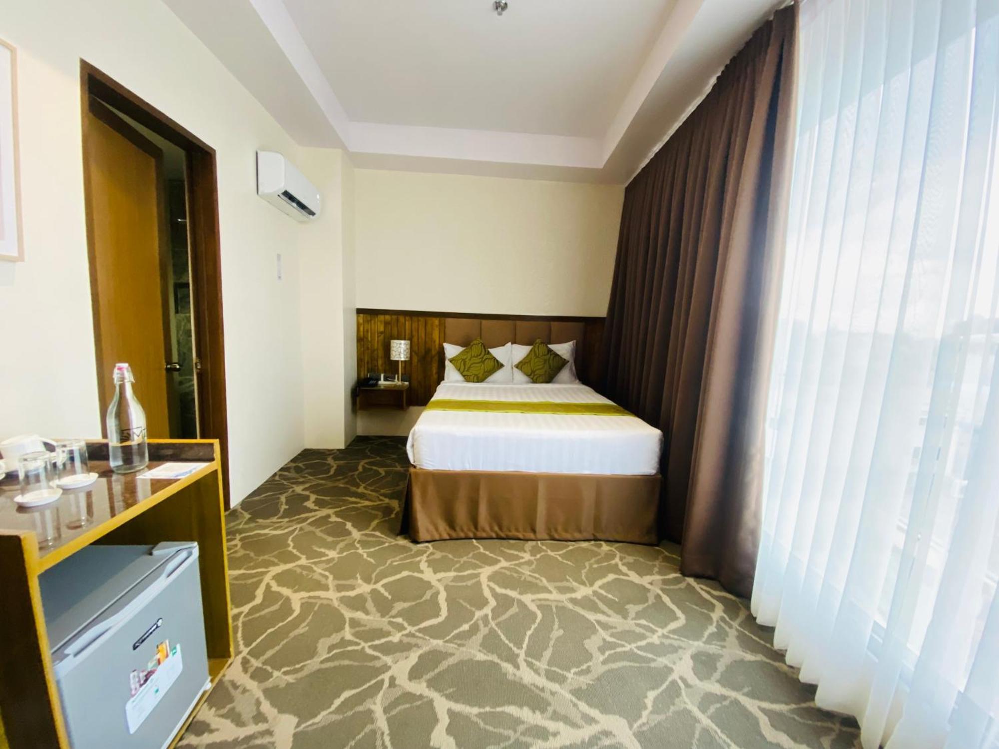 Maxi Hotel And Event Center ตักบีลารัน ซิตี ภายนอก รูปภาพ