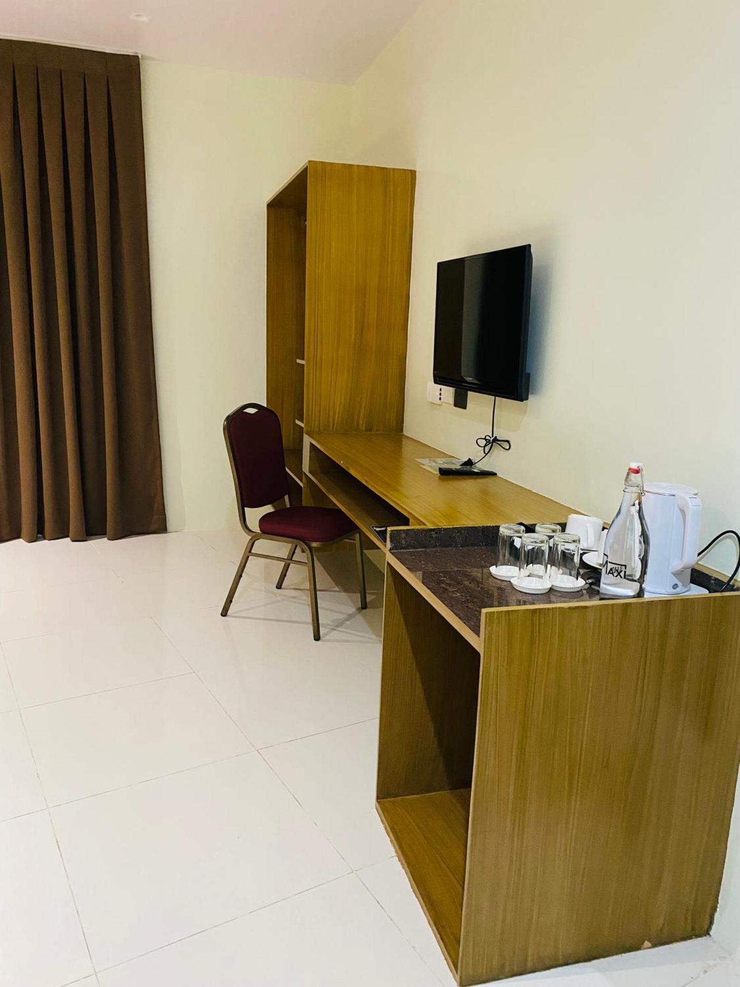 Maxi Hotel And Event Center ตักบีลารัน ซิตี ภายนอก รูปภาพ