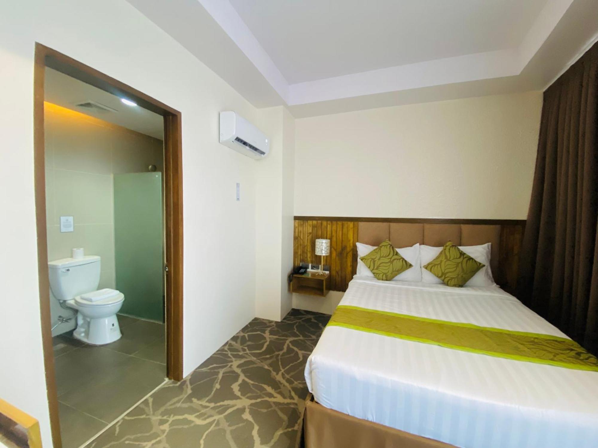 Maxi Hotel And Event Center ตักบีลารัน ซิตี ภายนอก รูปภาพ